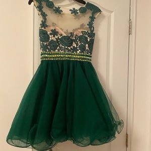 SHORT PROM DRESS GREEN DAVE & JOHNNY SIZE 0